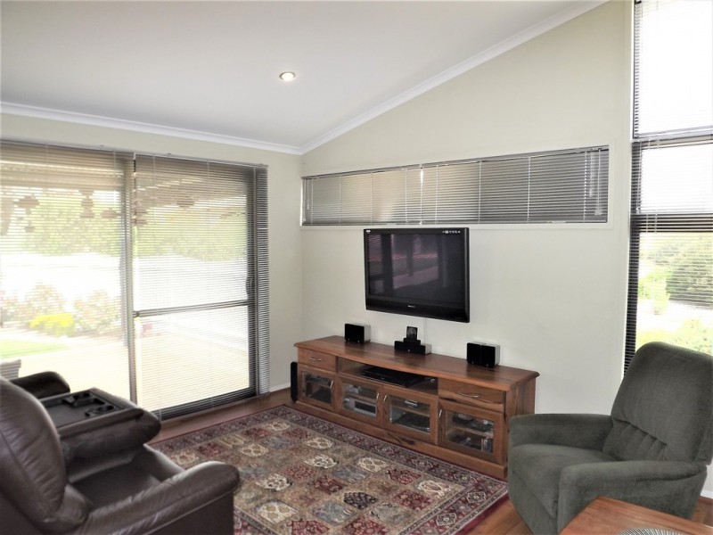 8 Place Street, Dowerin WA 6461