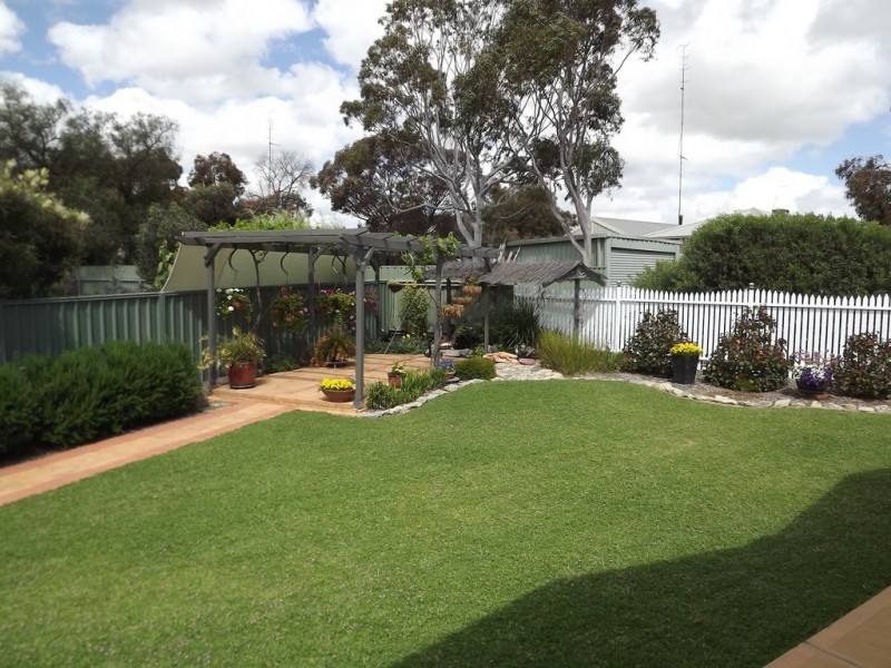 8 Place Street, Dowerin WA 6461