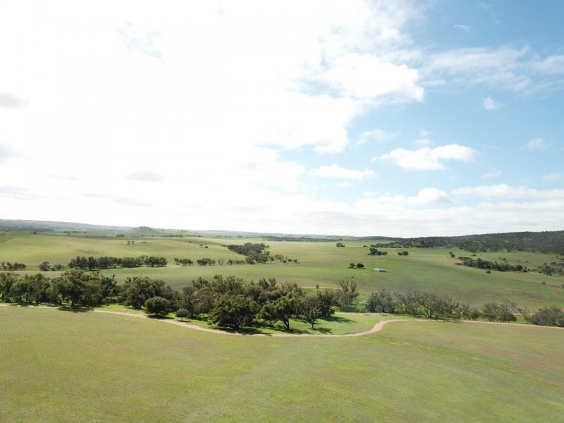 Lot 1002 Isseka Road East, Bowes WA 6535