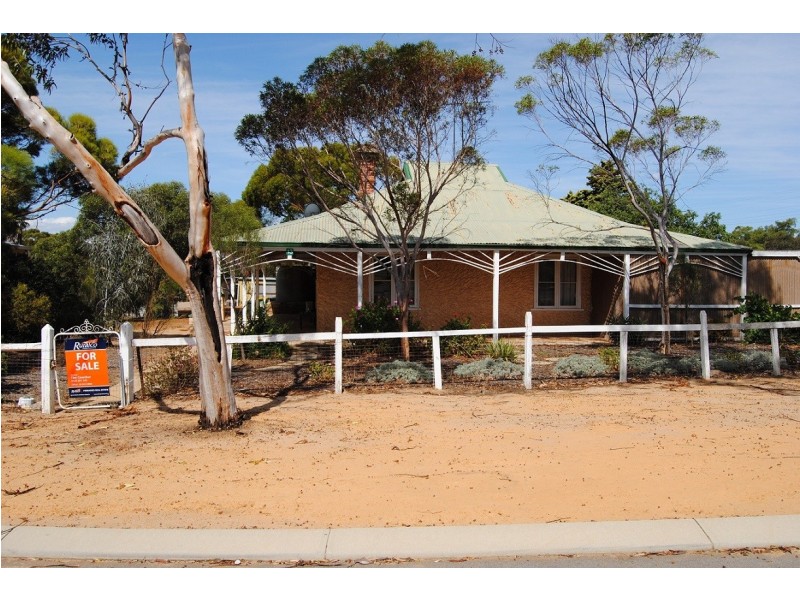 13 Campbell Street, Wickepin WA 6370