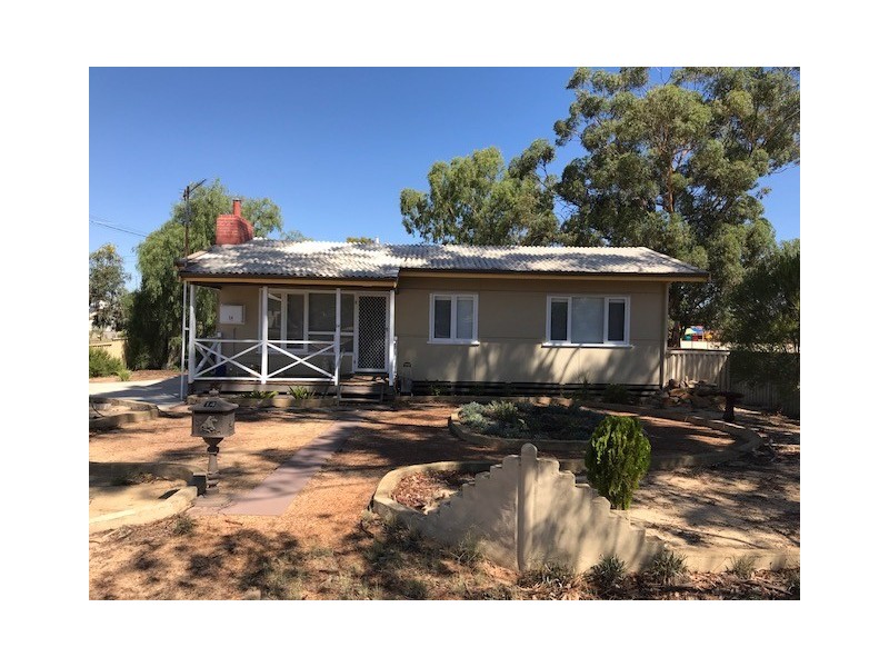 14 Charlton Street, Quairading WA 6383