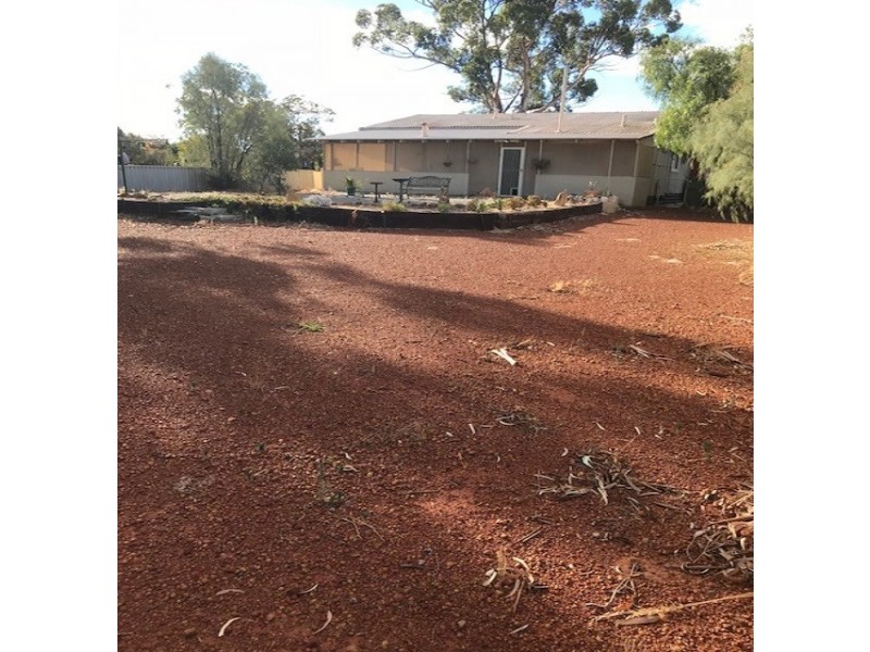 14 Charlton Street, Quairading WA 6383