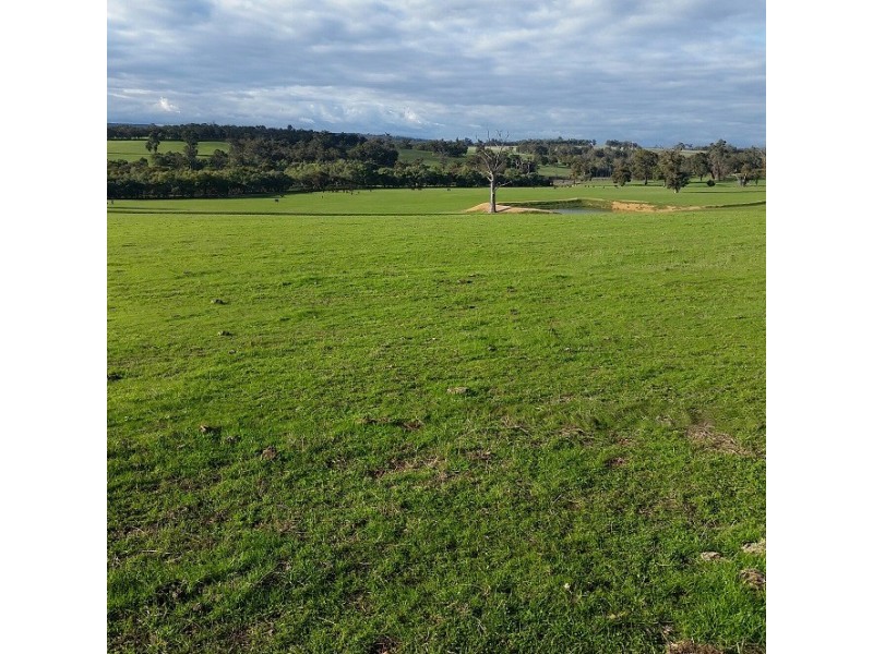 35 Chinganning Road, Copley WA 6562