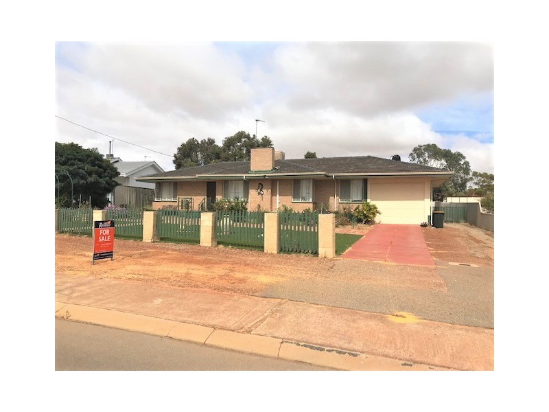 123 McLennan Street, Quairading WA 6383