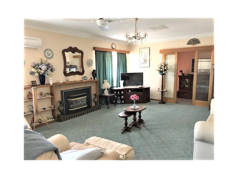 123 McLennan Street, Quairading WA 6383