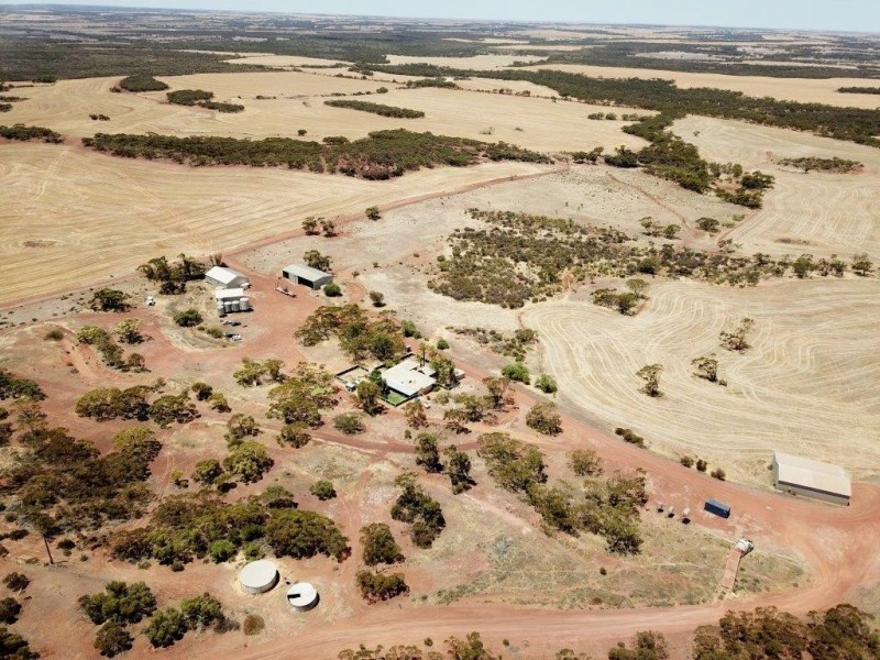 ‘MEELIA FARM’ 433 Franco Road, Merkanooka WA 6625