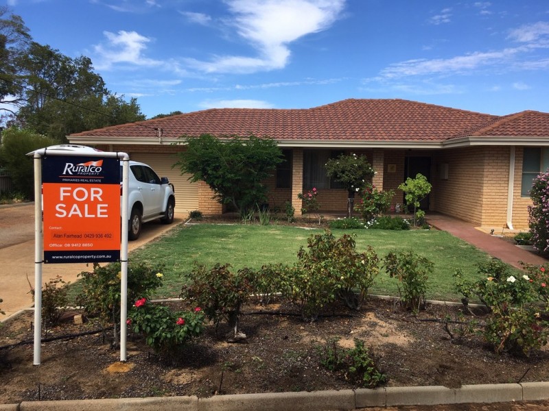 12 Powell Crescent, Quairading WA 6383