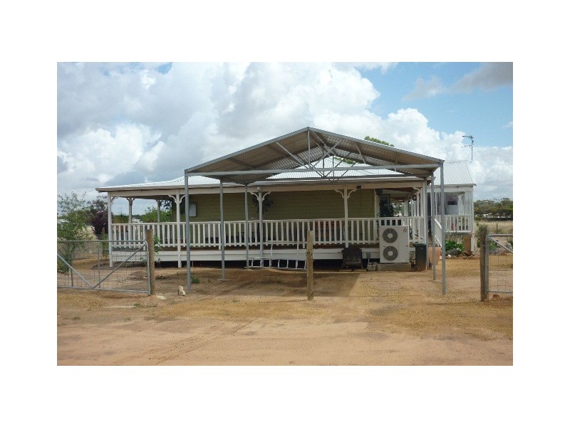 2 Fifth Avenue, Merredin WA 6415