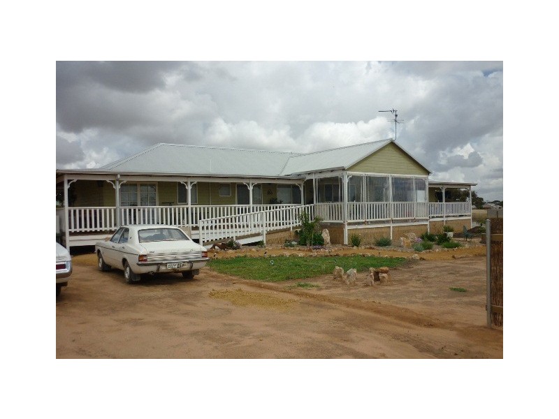 2 Fifth Avenue, Merredin WA 6415