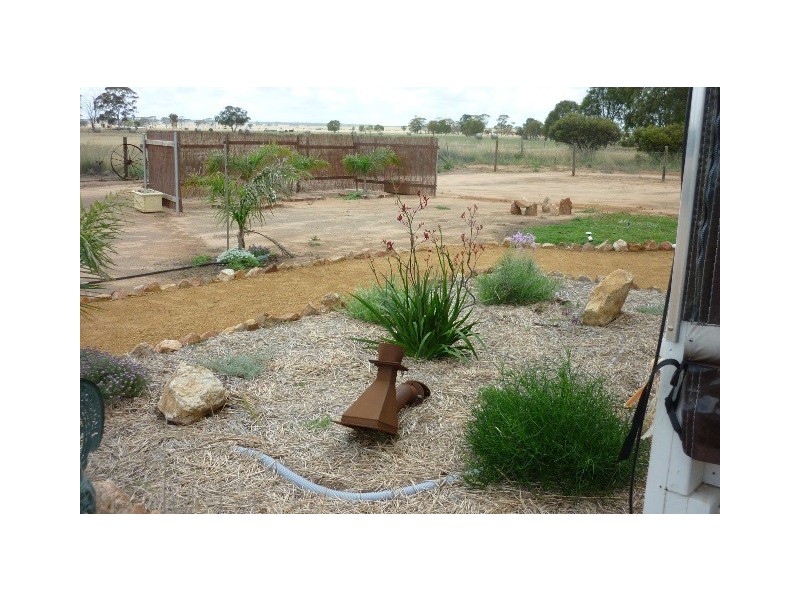 2 Fifth Avenue, Merredin WA 6415