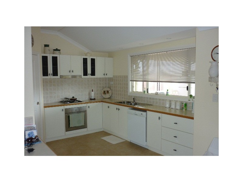 2 Fifth Avenue, Merredin WA 6415