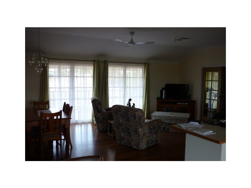 2 Fifth Avenue, Merredin WA 6415