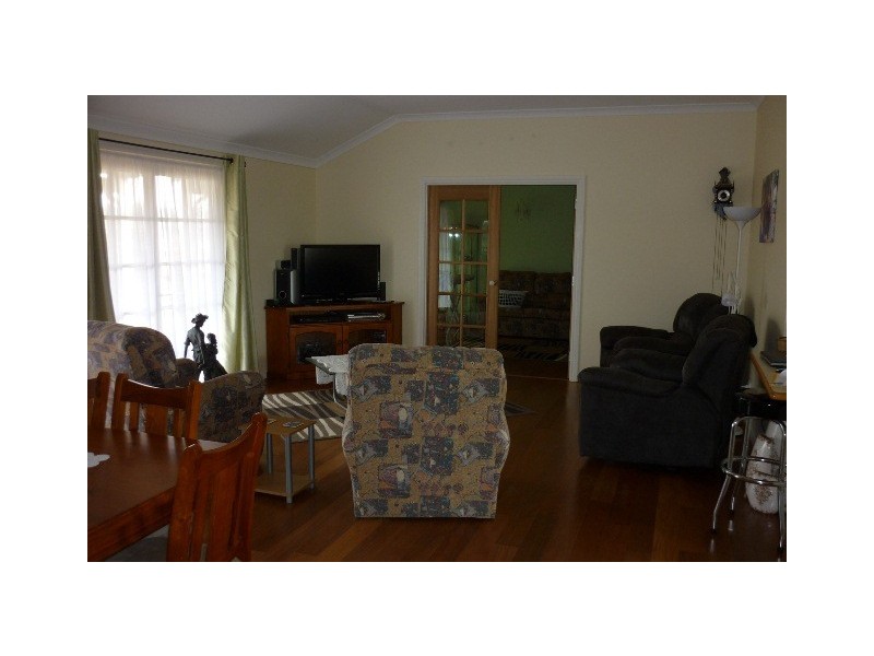 2 Fifth Avenue, Merredin WA 6415