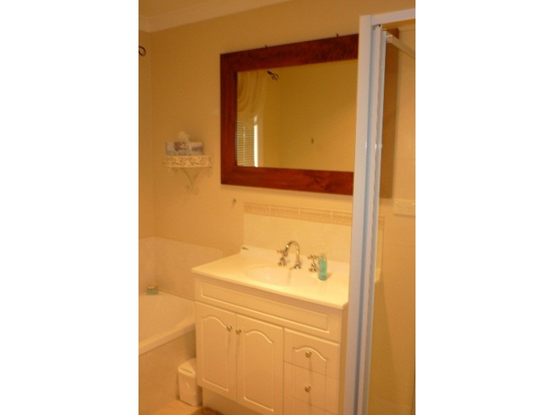 2 Fifth Avenue, Merredin WA 6415