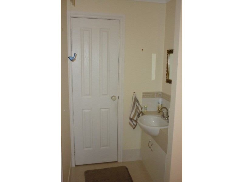 2 Fifth Avenue, Merredin WA 6415