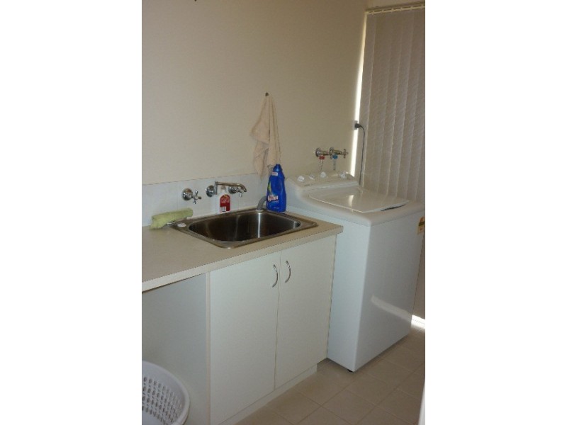 2 Fifth Avenue, Merredin WA 6415