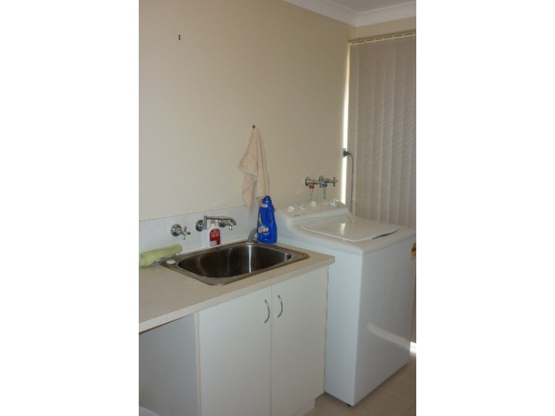 2 Fifth Avenue, Merredin WA 6415