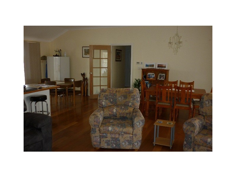 2 Fifth Avenue, Merredin WA 6415