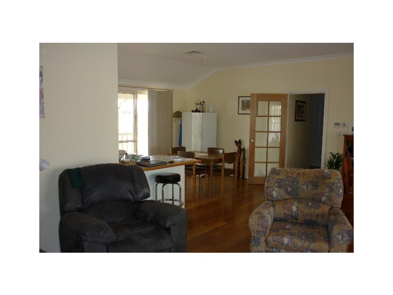 2 Fifth Avenue, Merredin WA 6415