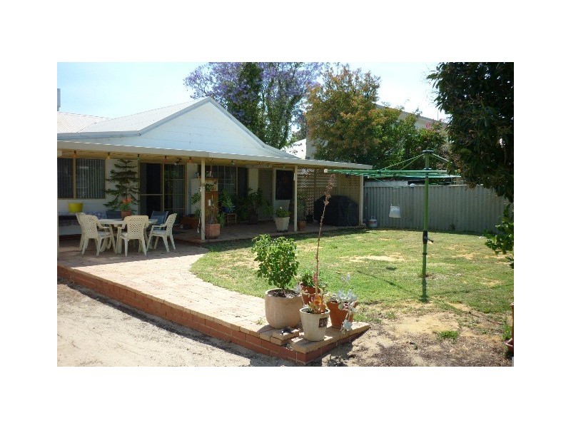 11 Throssell Road, Merredin WA 6415