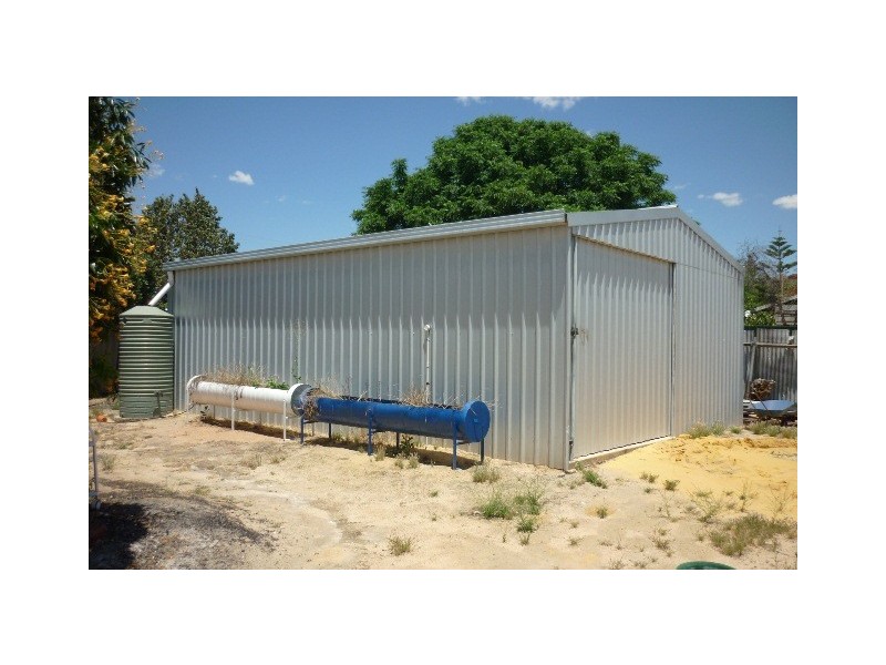 11 Throssell Road, Merredin WA 6415