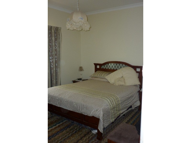 11 Throssell Road, Merredin WA 6415