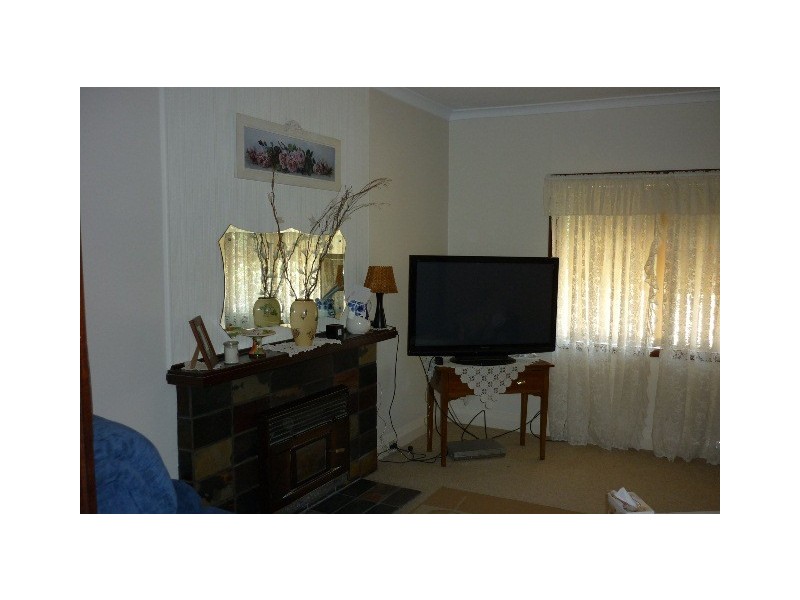 11 Throssell Road, Merredin WA 6415