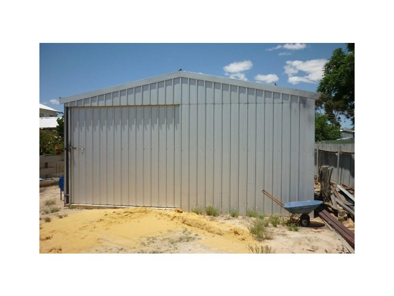 11 Throssell Street, Merredin WA 6415