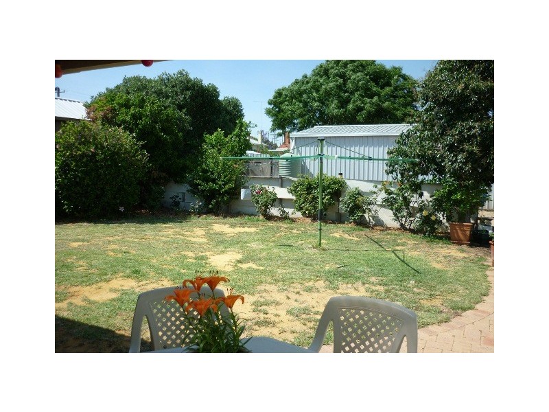 11 Throssell Street, Merredin WA 6415