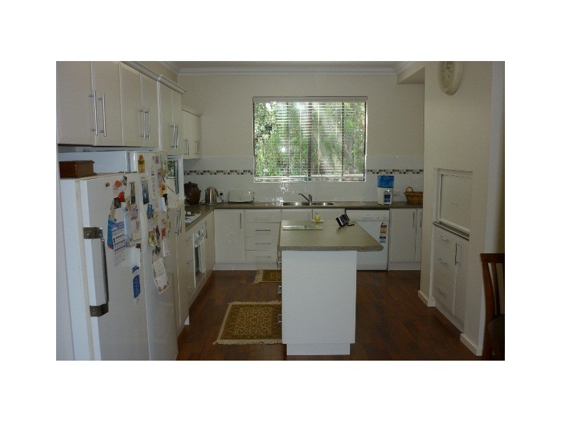 11 Throssell Street, Merredin WA 6415