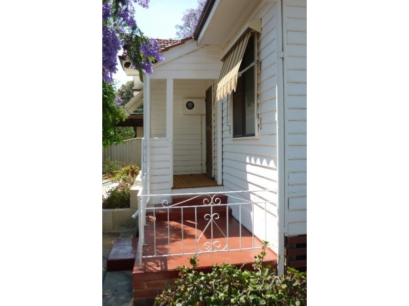 11 Throssell Street, Merredin WA 6415