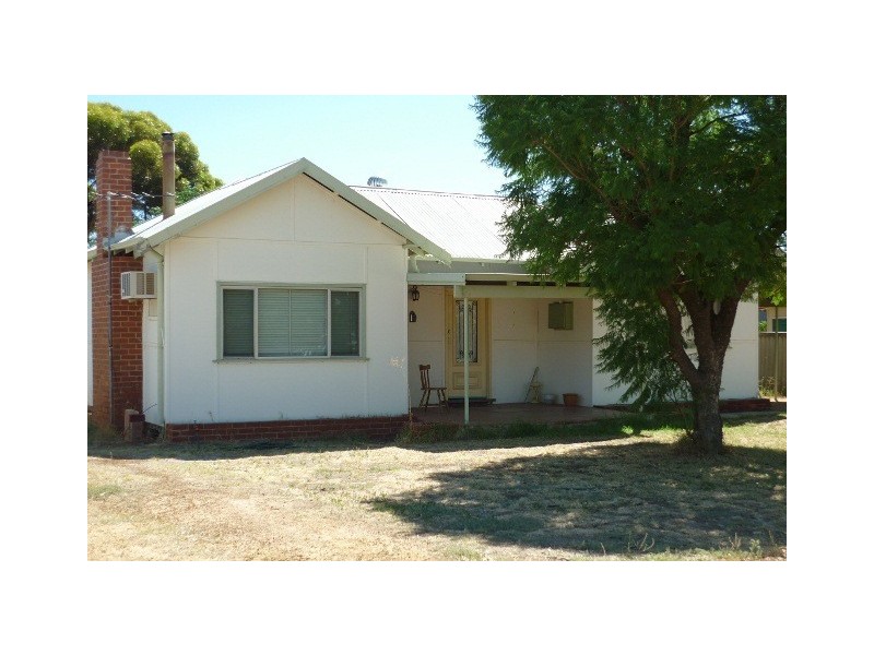 12 Hay Street, Merredin WA 6415