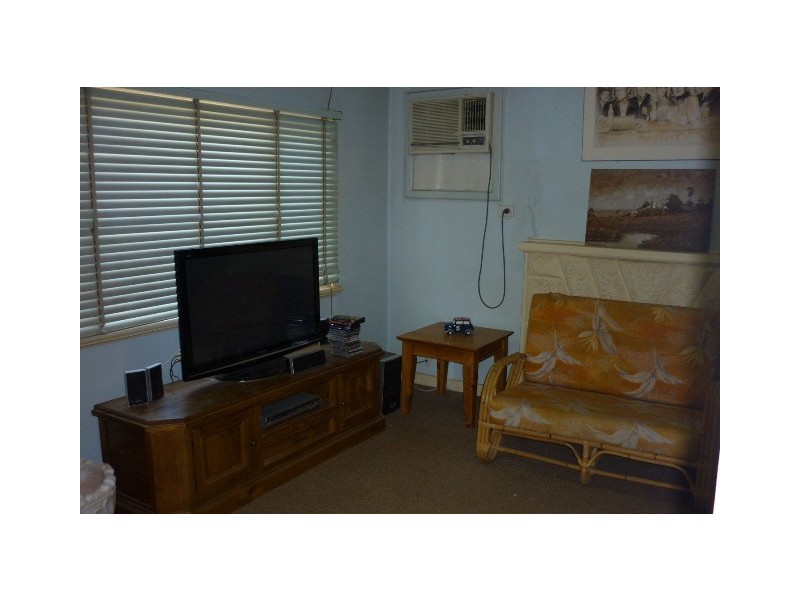 12 Hay Street, Merredin WA 6415