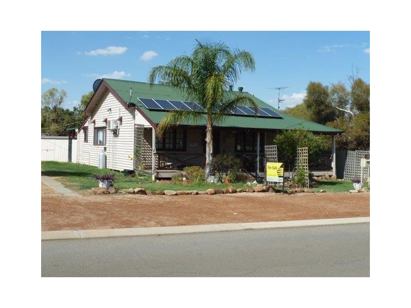 30 McLennan Street, Quairading WA 6383