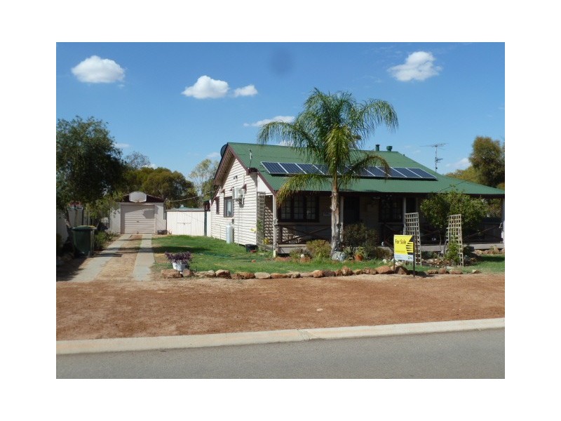 30 McLennan Street, Quairading WA 6383