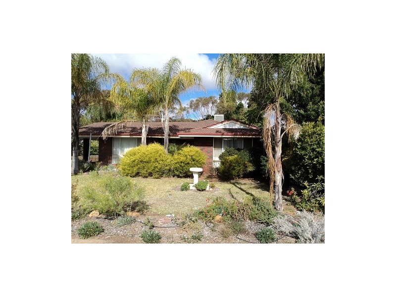 9 Harling Street, Merredin WA 6415