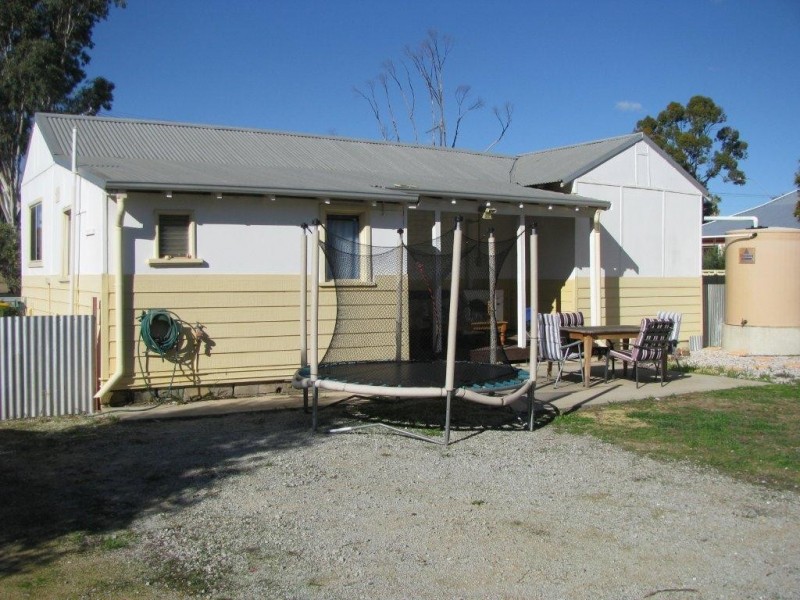80 Gardiner Street, Moora WA 6510