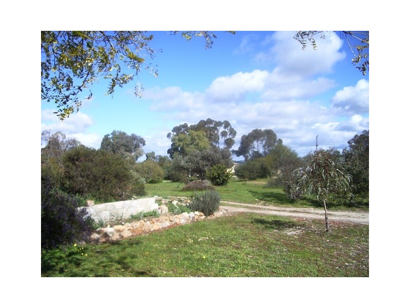 12 Richardson Street, Beverley WA 6304