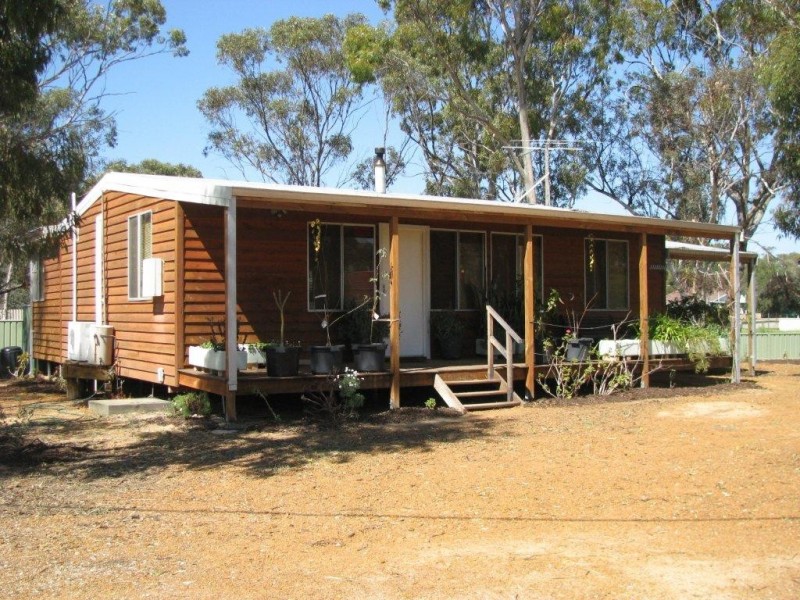 11 Gardiner Street, Moora WA 6510