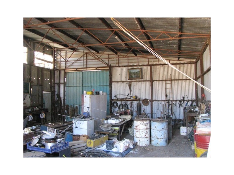 21 Kiaka Road and 22-23 Pryre Road, Coomberdale WA 6512