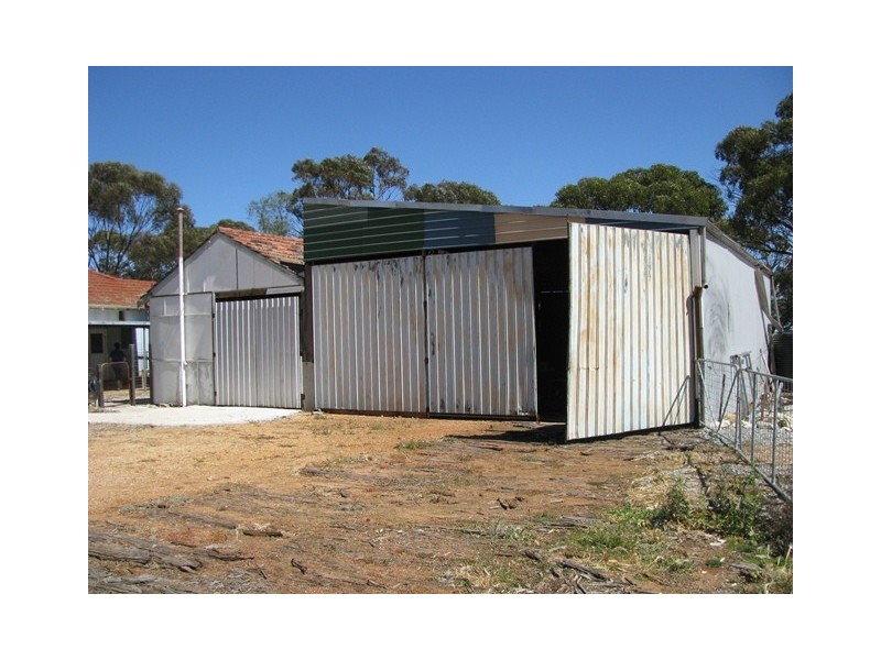 21 Kiaka Road and 22-23 Pryre Road, Coomberdale WA 6512