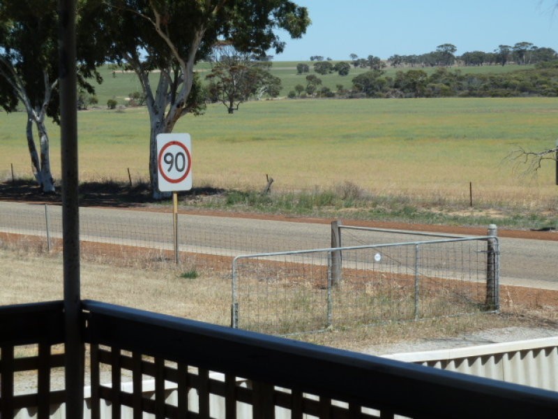 17 Ashton Street, Quairading WA 6383