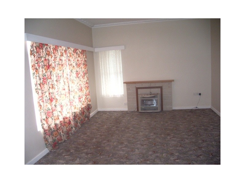 19 Hunt Road, Beverley WA 6304