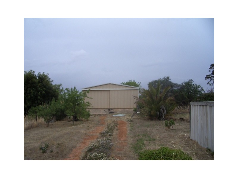 19 Hunt Road, Beverley WA 6304