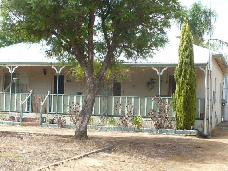 11 Ashton Street, Quairading WA 6383