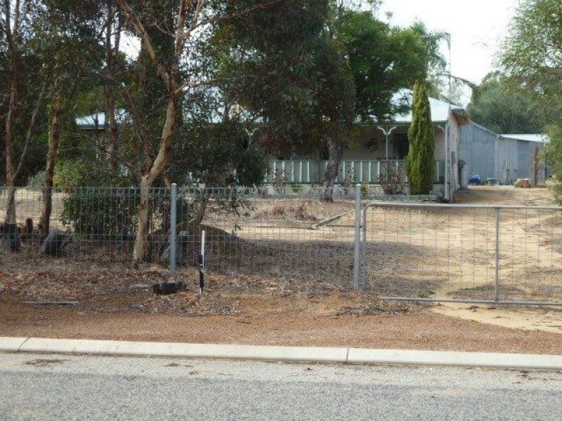 11 Ashton Street, Quairading WA 6383