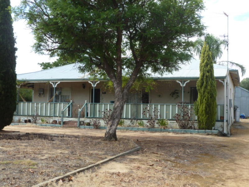 11 Ashton Street, Quairading WA 6383