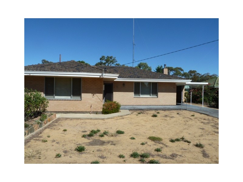 27 Macdonald Street, Quairading WA 6383