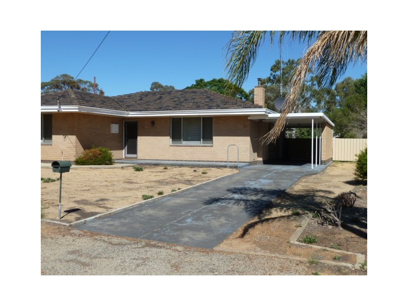 27 Macdonald Street, Quairading WA 6383