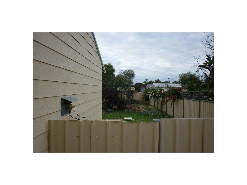 80 Kitchener Road, Merredin WA 6415